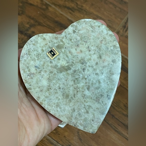 Vintage Soapstone Heart Trinket box Mother of Pearl Inlay & Pierced sides Small - Picture 7 of 7